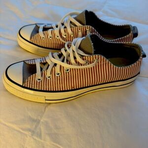 Chuck Taylor Converse red stripe. Men’s 8.5/womens 10.5. Excellent like new.